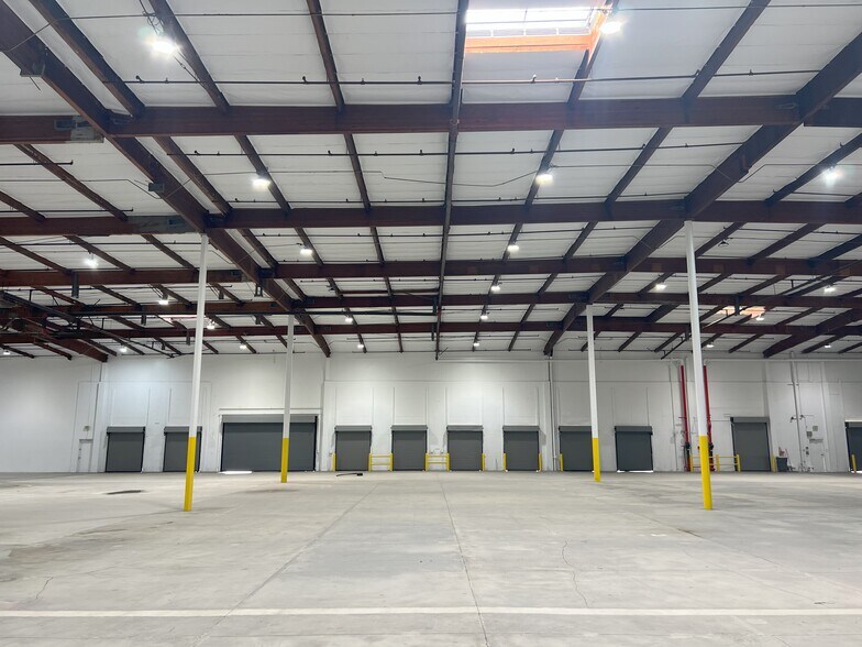 More Photos Of 2522 E 37th St, Vernon Distribution For Lease