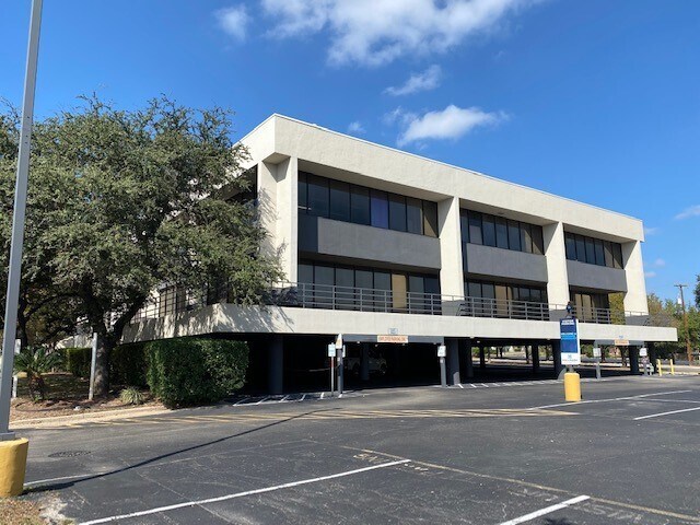 More Photos Of 10401 W IH-10, San Antonio Coworking Space