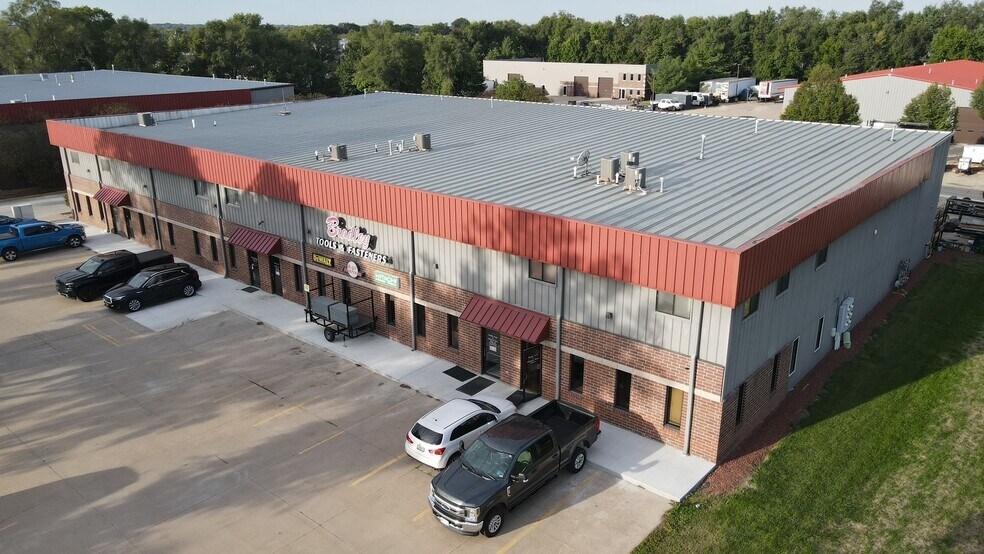 More Photos Of 6250 NW Beaver Dr, Johnston Warehouse For Lease