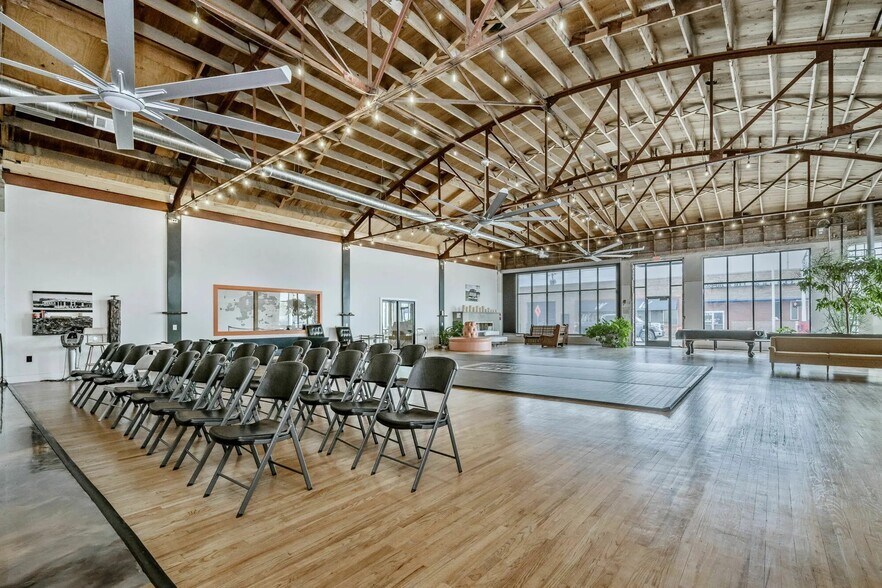 More Photos Of 701 SE 10th Ave, Amarillo Bar For Sale