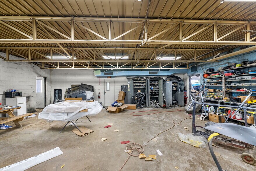 More Photos Of 29300 Goddard Rd, Romulus Manufacturing For Sale