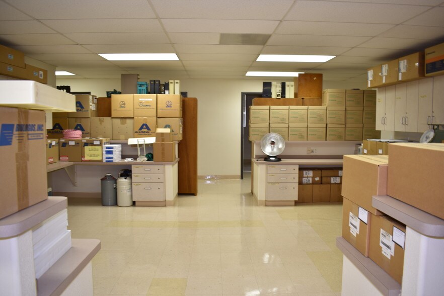 More Photos Of 2501 S Hill St, Los Angeles Office For Sale