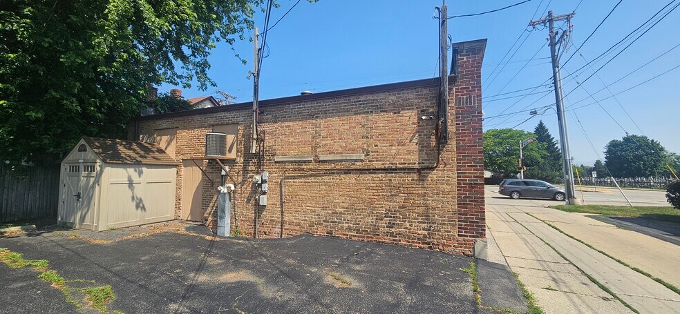 More Photos Of 3113 Kinzie Ave, Racine Storefront For Sale