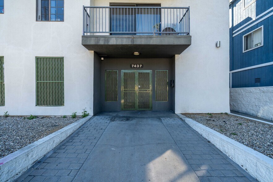 More Photos Of 7437 Haskell Ave, Van Nuys Apartments For Sale