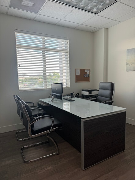 More Photos Of 4500-4500 N University Dr, Coral Springs Medical For Lease