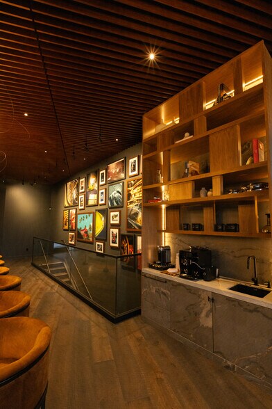 More Photos Of 23823 Ventura Blvd, Calabasas Warehouse For Sale