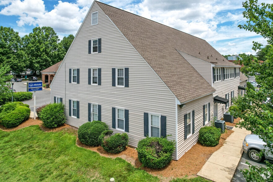 More Photos Of 233 S Sharon Amity Rd, Charlotte Office For Lease