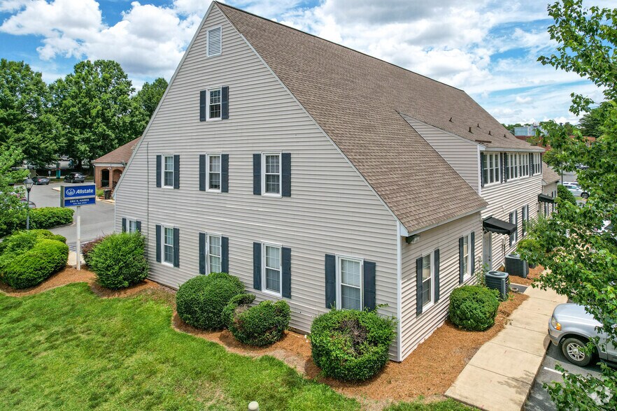 More Photos Of 233 S Sharon Amity Rd, Charlotte Office For Lease