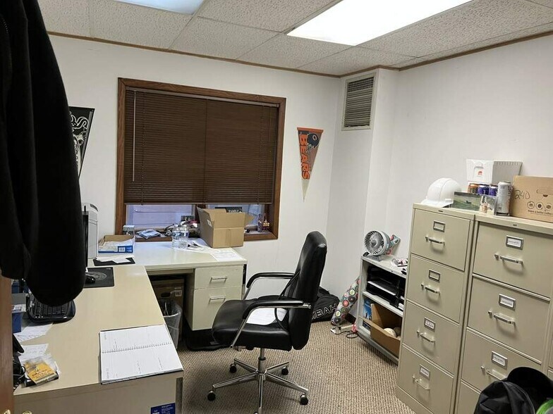 More Photos Of 240 N West Ave, Elmhurst Office For Sale