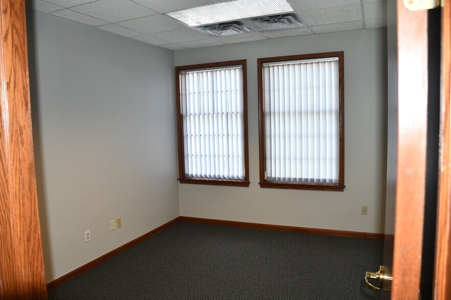 More Photos Of 9211 Broadway, Merrillville Office For Lease