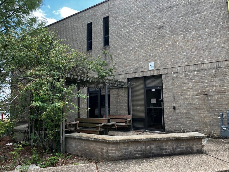 More Photos Of 7600 Woodrow Ave, Austin Schools For Lease