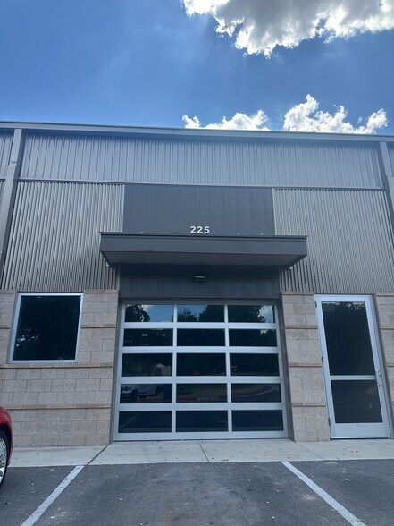 More Photos Of 8701 S 1st St, Austin Office For Lease