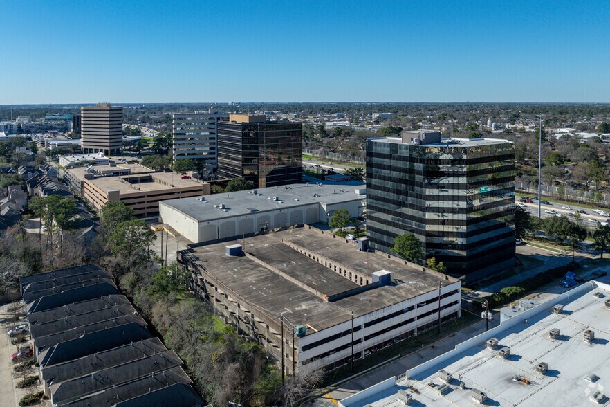 More Photos Of 1111 N Loop W, Houston Office For Sale