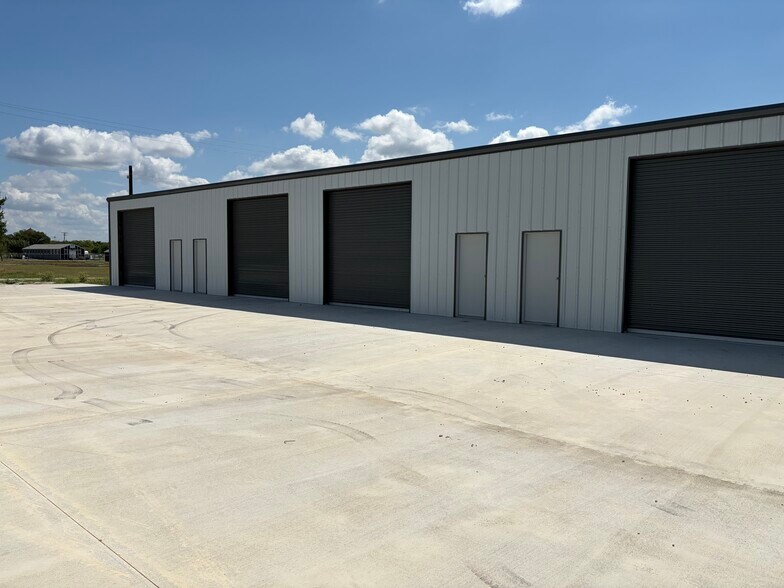 More Photos Of 12425 Airport Rd, Hearne Unknown For Lease