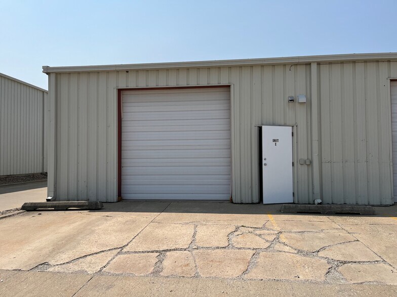 More Photos Of 1712 E Hamilton Rd, Bloomington Flex For Lease