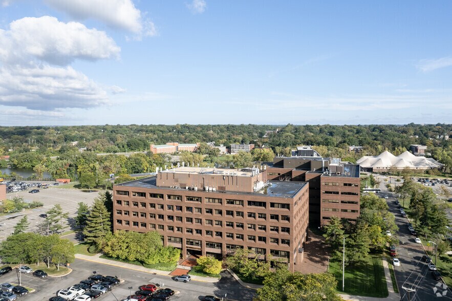 More Photos Of 1 University Plz, Hackensack Office For Lease