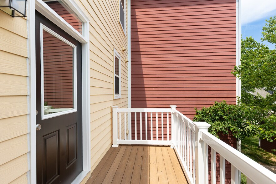 More Photos Of 238 W Wellspring Way, Saint Charles Apartments For Sale