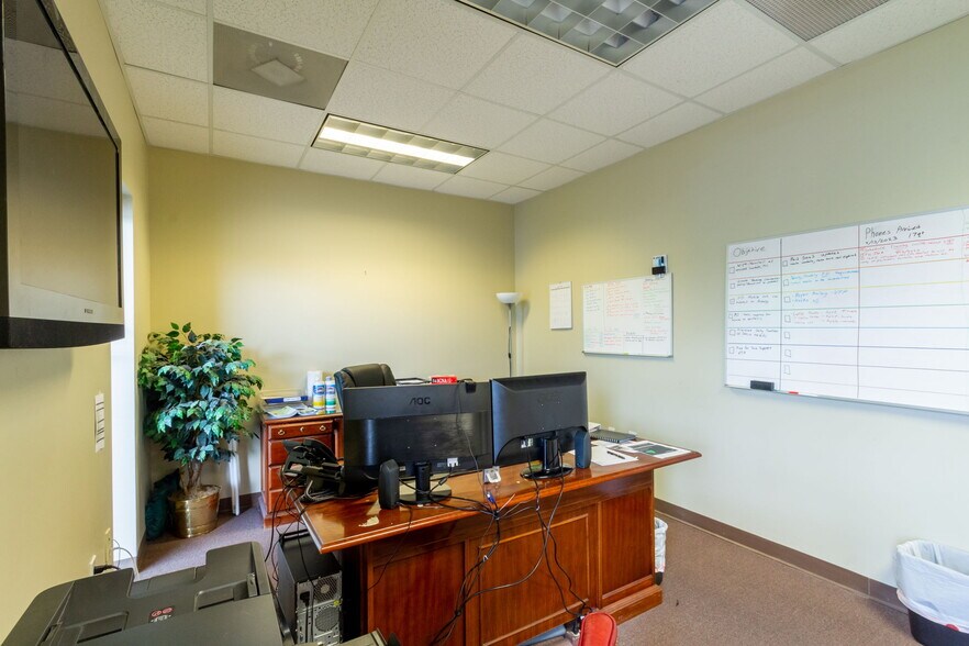 More Photos Of 94 E Crogan St, Lawrenceville Office For Lease