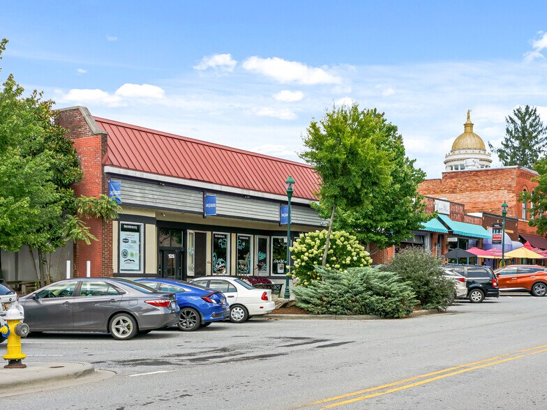 More Photos Of 125 S Main St, Hendersonville Storefront For Sale