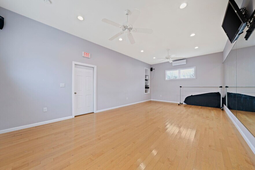More Photos Of 1221 Ocean St, Marshfield Flex For Sale