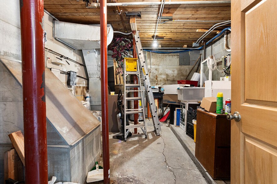 More Photos Of 2001 8th Ave SE, Minot General Retail For Sale