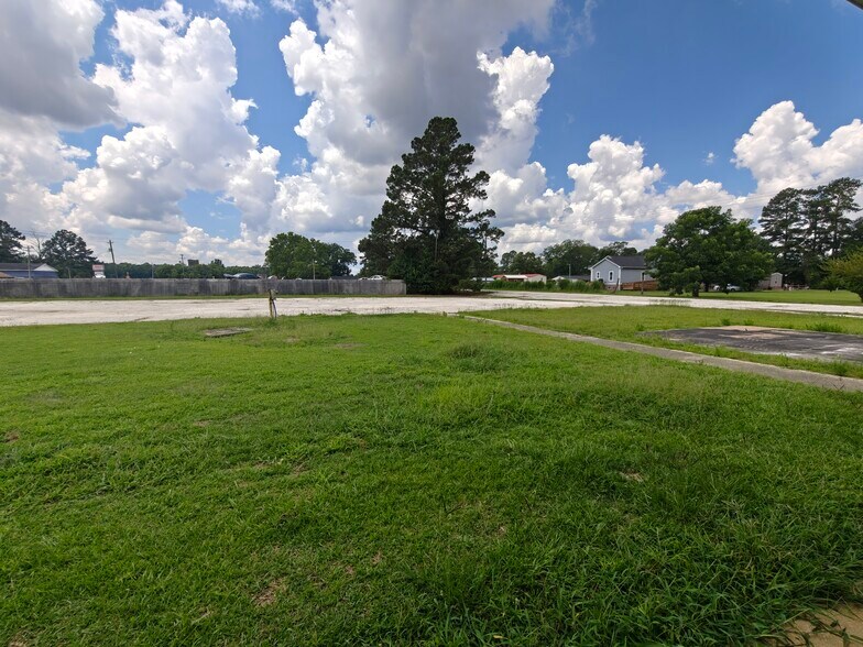 More Photos Of 46 Nordic Pl, Chadbourn Warehouse For Lease