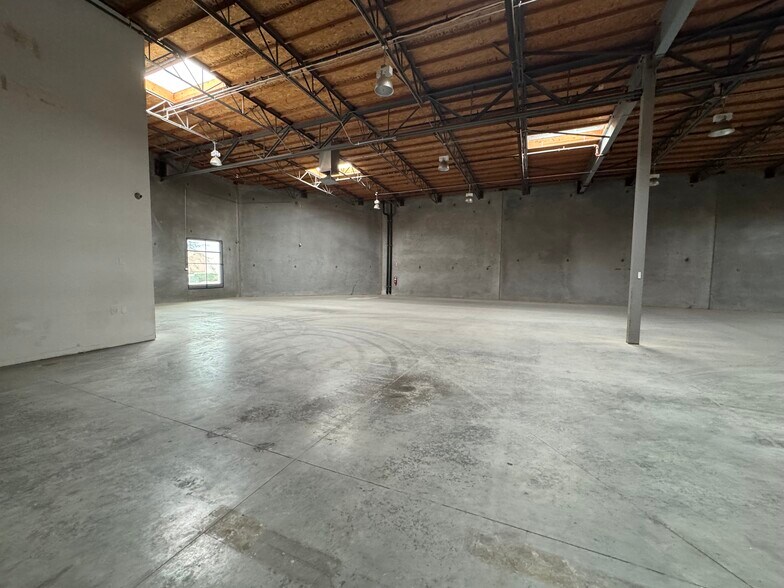 More Photos Of 30695 Hill St, Thousand Palms Warehouse For Lease