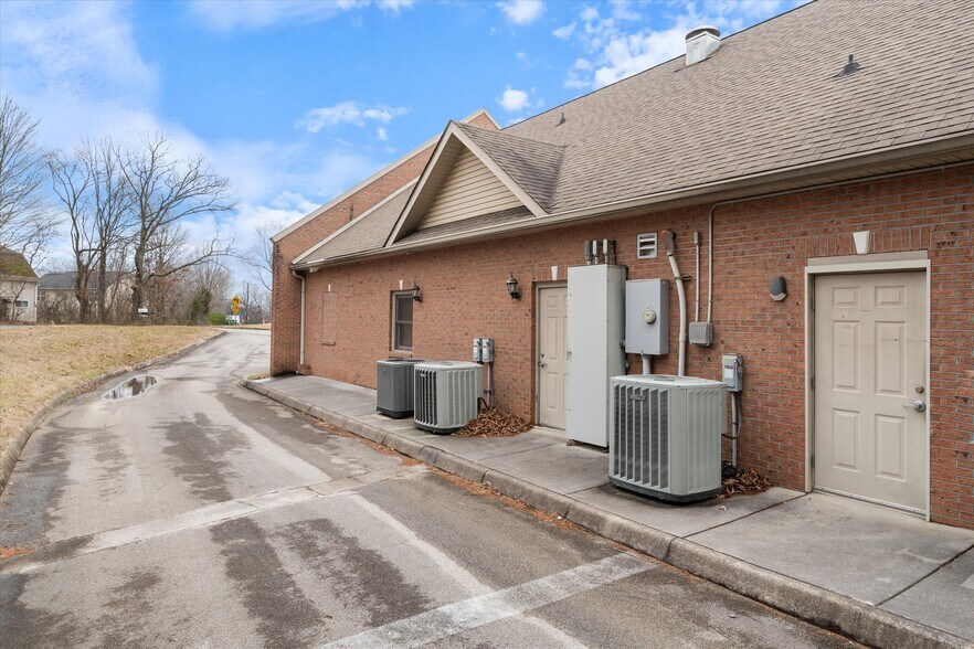 More Photos Of 114 Parliament Dr, Maryville Medical For Sale
