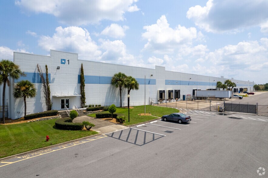 More Photos Of 1 Imeson Park Blvd, Jacksonville Warehouse For Lease