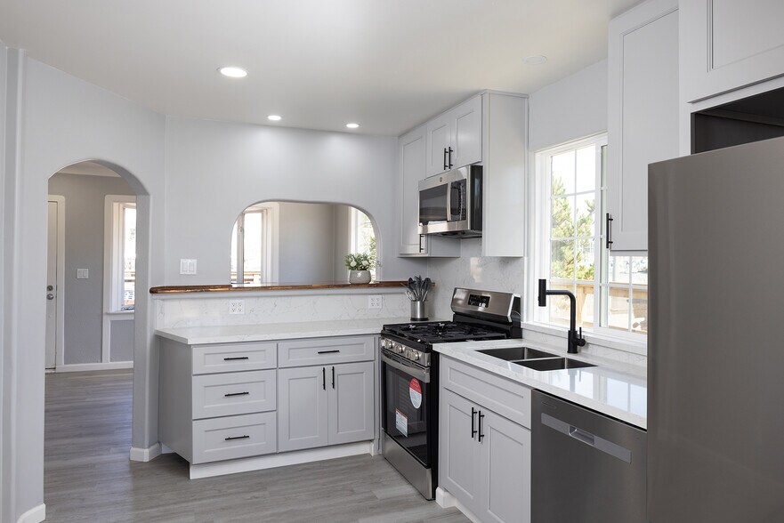 More Photos Of 7550-7552 Sandholdt Rd, Moss Landing Specialty For Sale