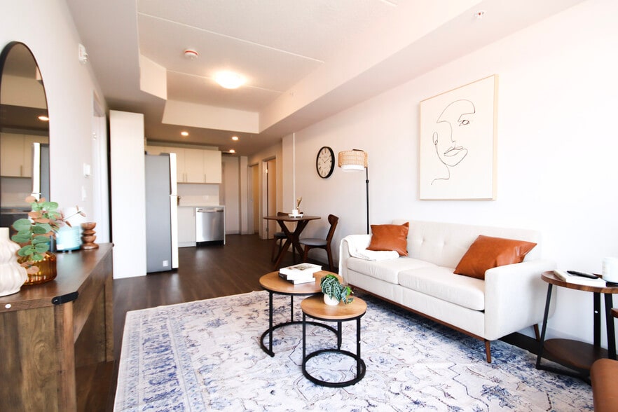 More Photos Of 16 Queen St W, Cambridge Apartments For Lease