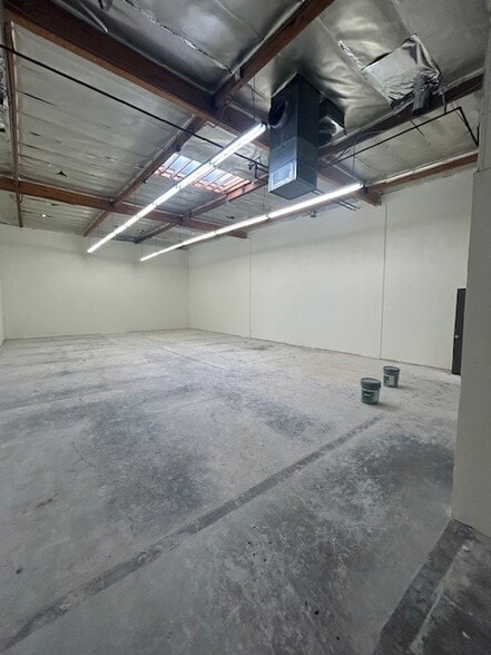 More Photos Of 20875-20881 Plummer St, Chatsworth Warehouse For Lease