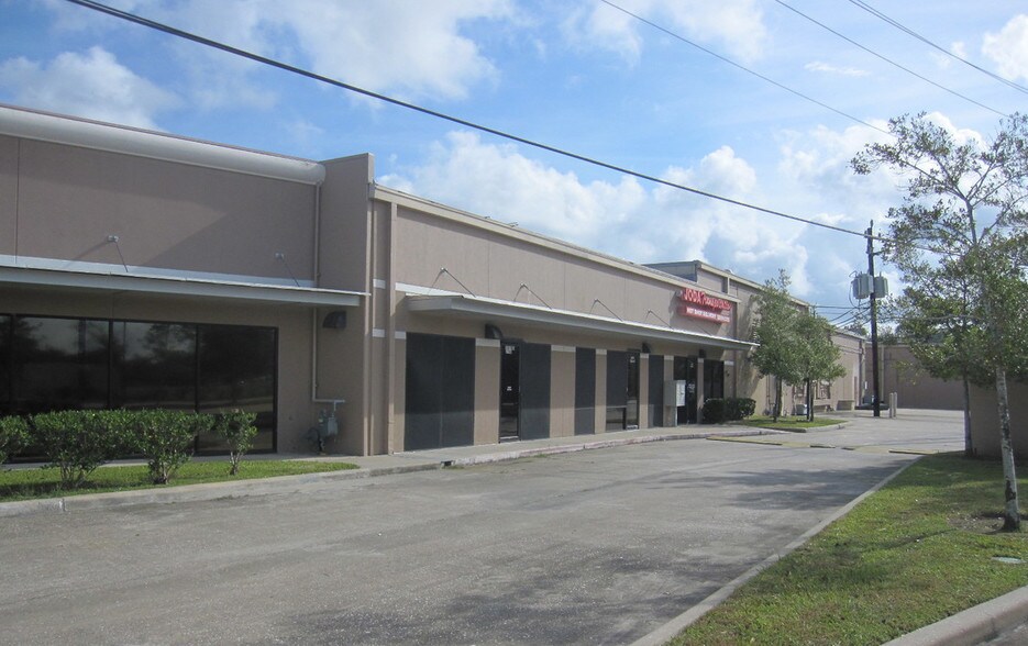 More Photos Of 2514-2550 E Broadway St, Pearland Unknown For Lease