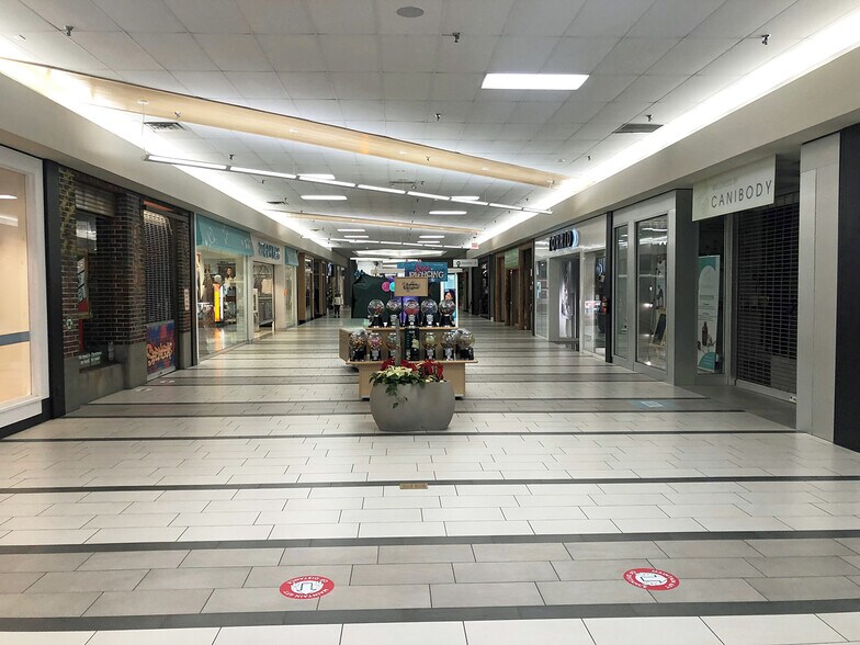 More Photos Of 706 Kirkwood Mall, Bismarck General Retail For Lease