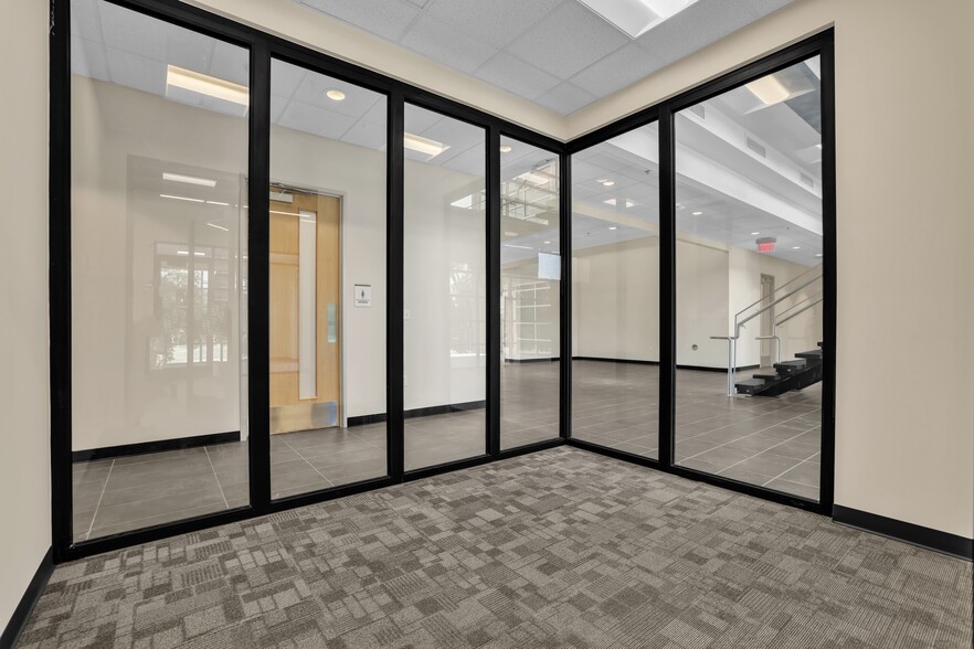 More Photos Of 8701 Menchaca Rd, Austin Medical For Lease