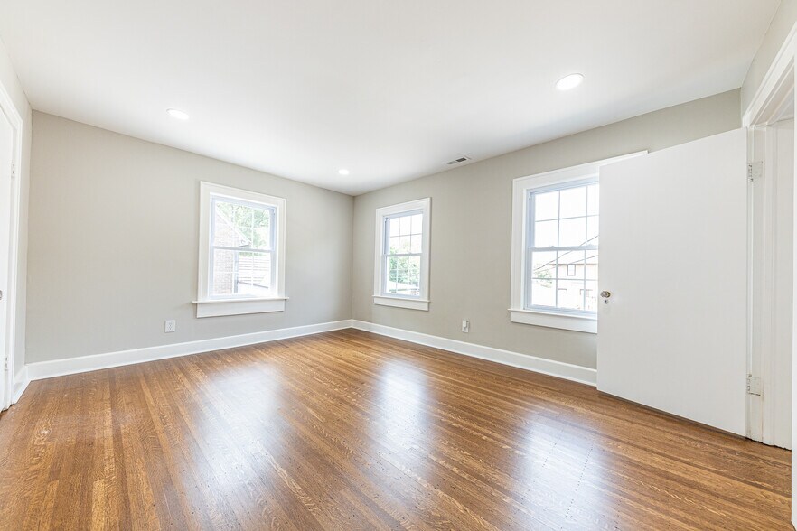 More Photos Of 3656 N Washington Blvd, Indianapolis Office Residential For Sale
