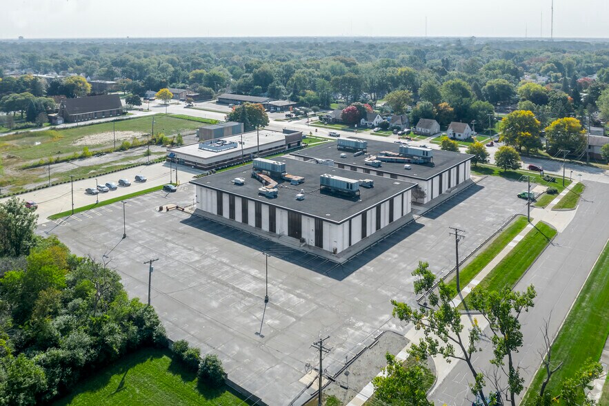 More Photos Of 16500 W 12 Mile Rd, Southfield Office For Lease