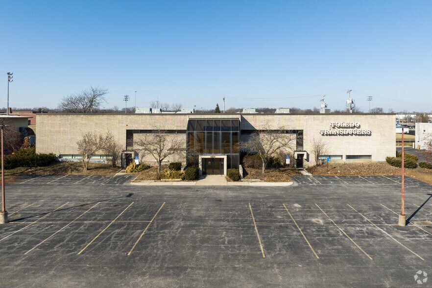 More Photos Of 6834 Spring Valley Dr, Holland Office For Sale