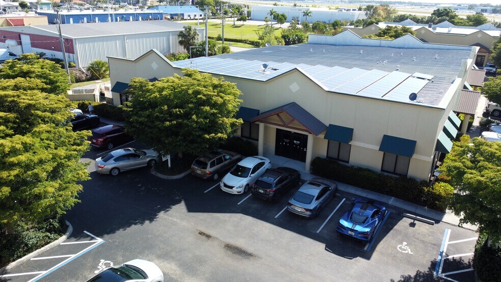More Photos Of 10970 S Cleveland Ave, Fort Myers Office For Sale