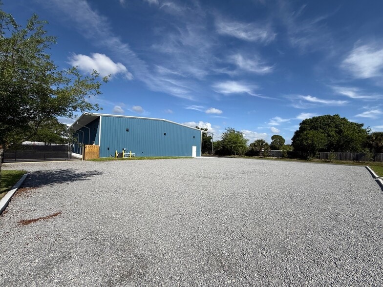 More Photos Of 6940 Sonny Dale Dr, West Melbourne Warehouse For Lease