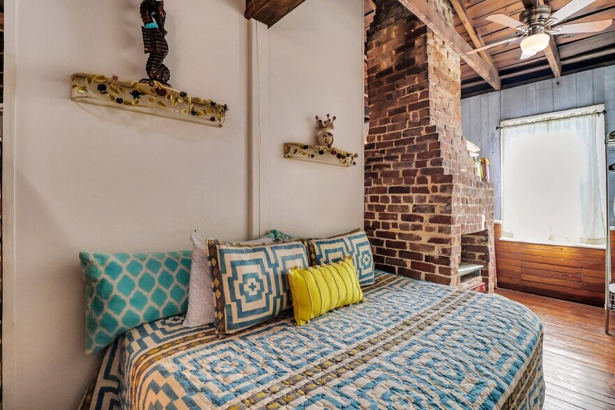 More Photos Of 8 E 41st St, Savannah Storefront Retail Residential For Sale