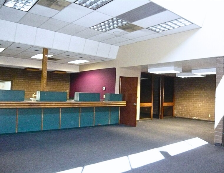 More Photos Of 450 E Main St, Othello Bank For Lease