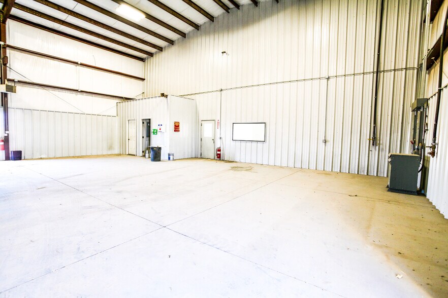 More Photos Of 3201 N County Road 1107, Midland Warehouse For Lease