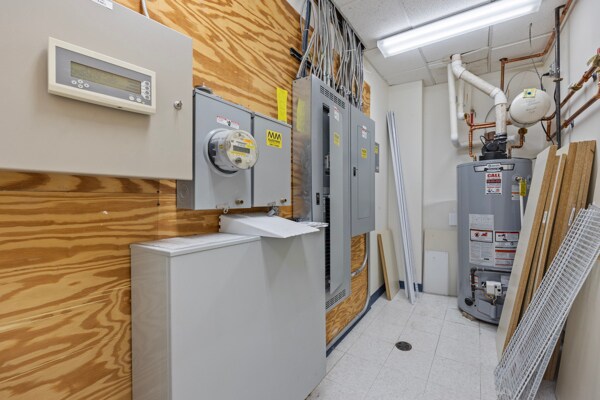 More Photos Of 4520 Military Rd, Niagara Falls Office For Sale