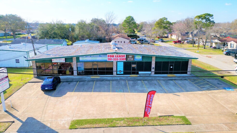 More Photos Of 4502 Center St, Deer Park Freestanding For Lease