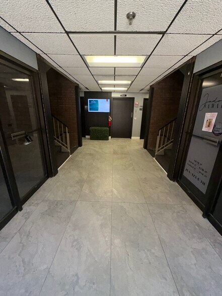 More Photos Of 64 Orland Square Dr, Orland Park Medical For Lease