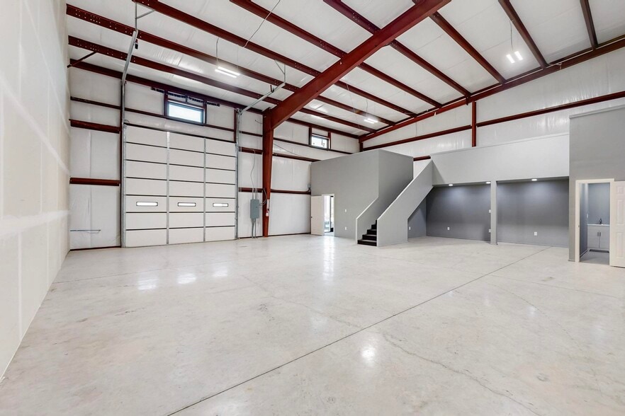 More Photos Of 13053 Harmon Rd, Fort Worth Warehouse For Sale