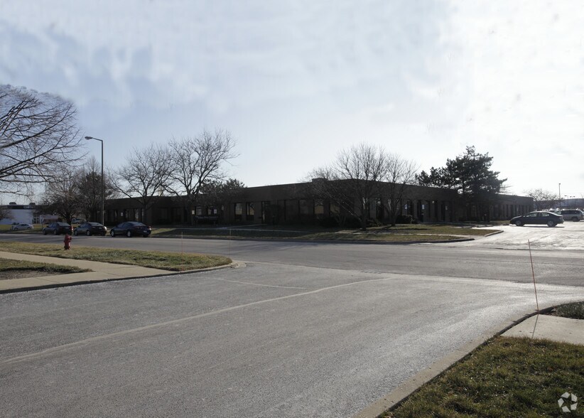 More Photos Of 4255 Westbrook Dr, Aurora Medical For Lease