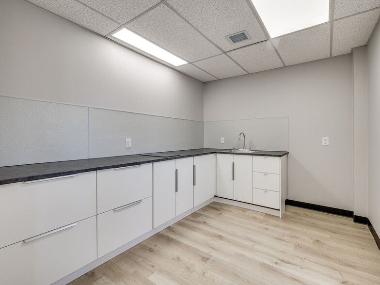 More Photos Of 9906 E 55th Pl, Tulsa Industrial For Lease
