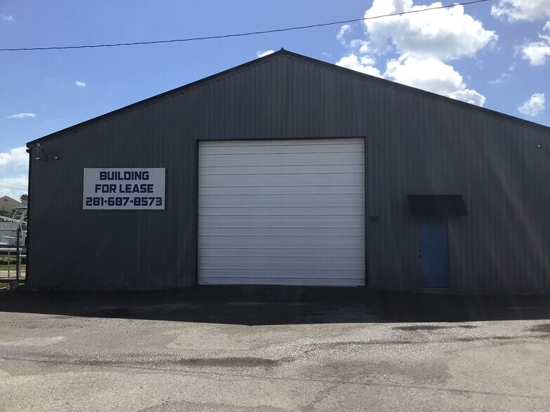 More Photos Of 921 Lawrence Rd, Kemah Industrial For Sale